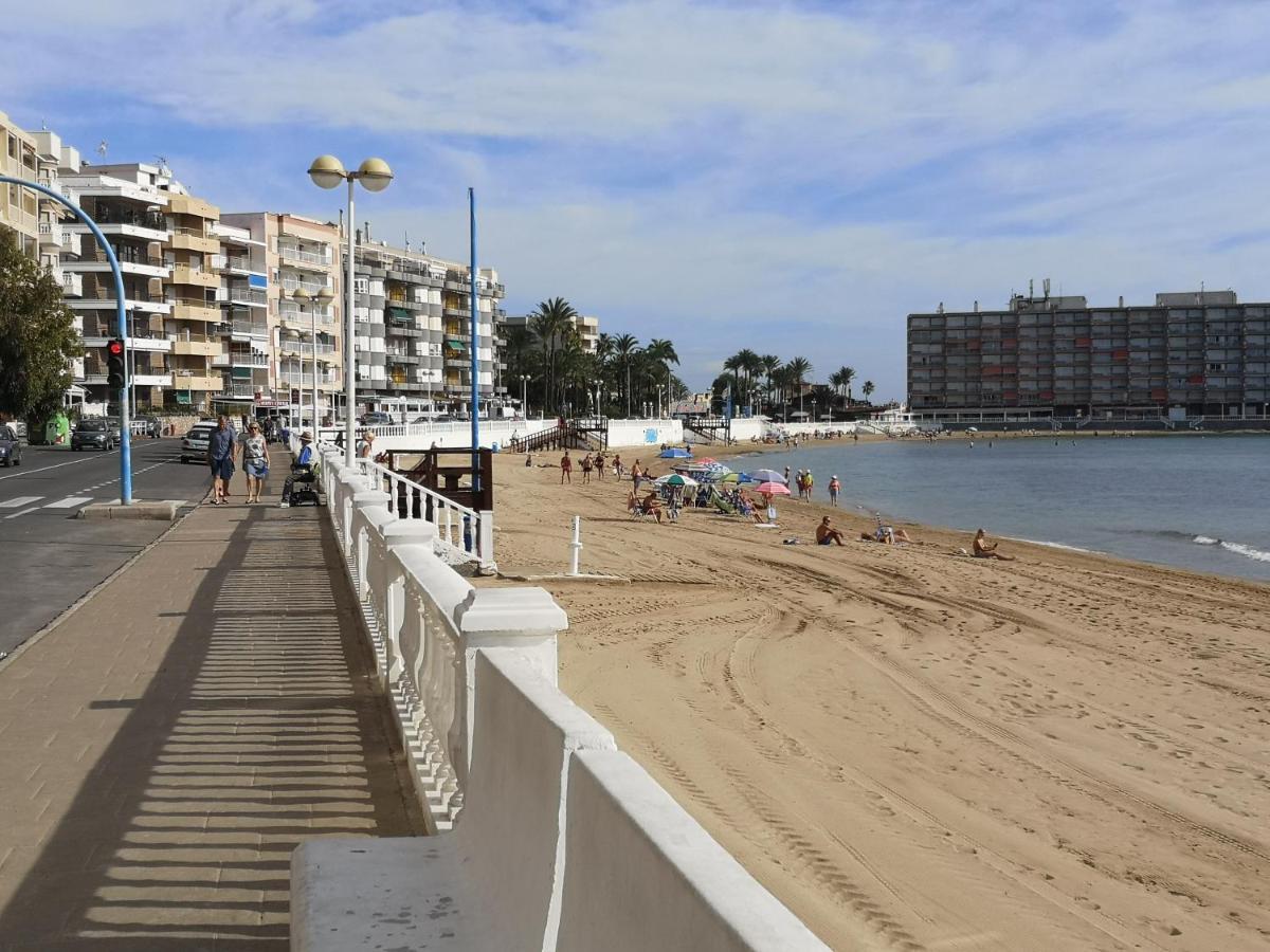 Beachfront Modern And Spacious Apartment Торевьиа Экстерьер фото