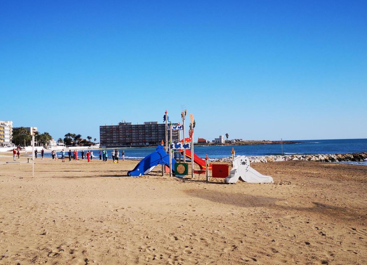 Beachfront Modern And Spacious Apartment Торевьиа Экстерьер фото